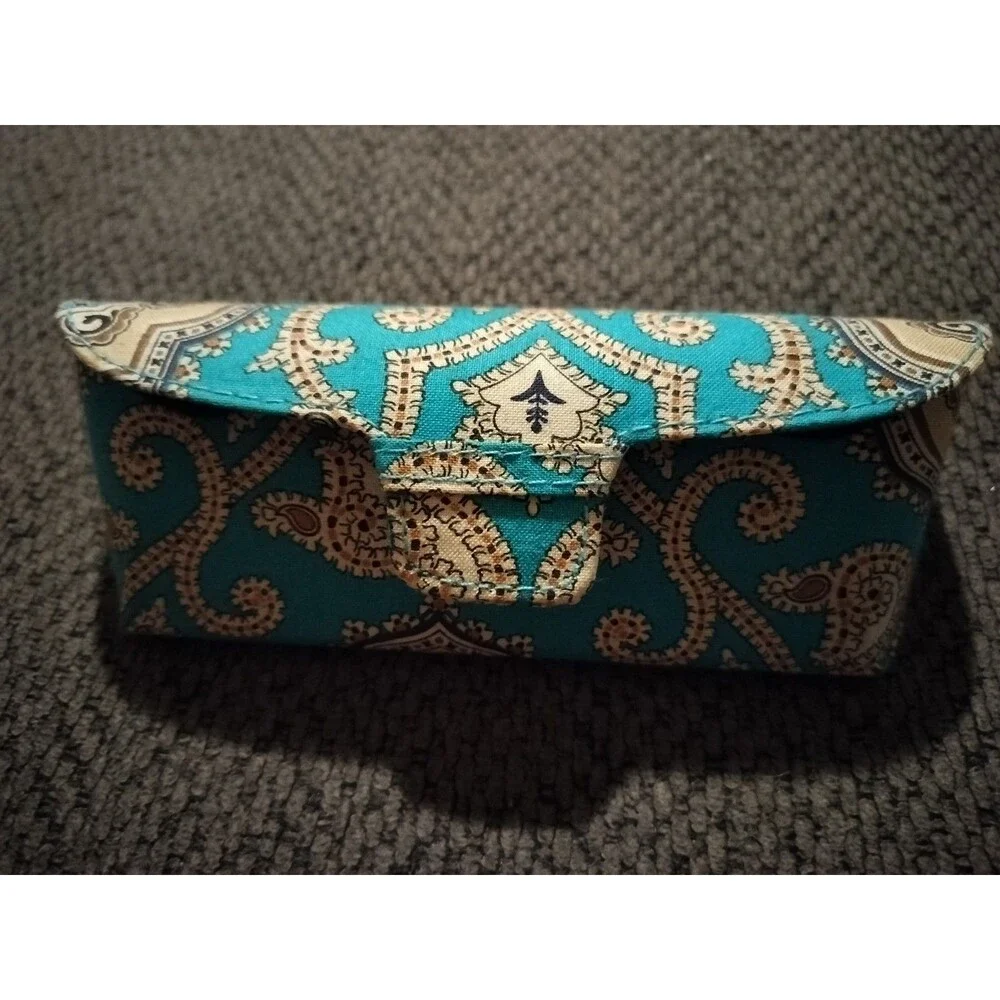Vera Bradley Eye glass Blue Paisley Hard Case Magnetic Close Totally Turquoise